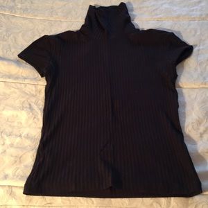 MNG Form fitting sleeveless turtleneck